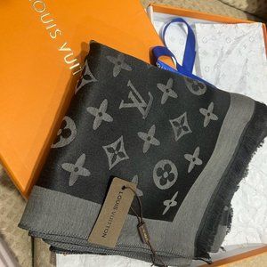 Louis Vuitton Authentic Monogram Shawl